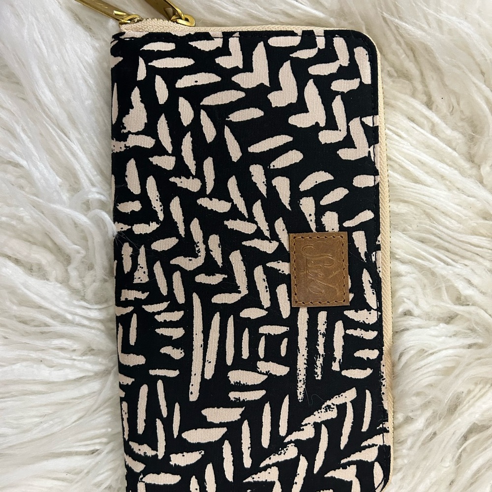 Sseko Kawa Black and Cream Pattern Clutch and Coinpurse - Picture 2 of 9